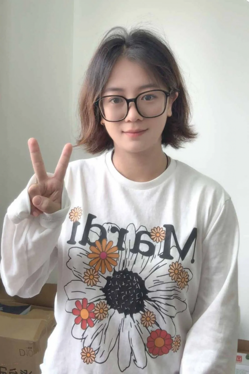 穿白色衣服的女人 AI 生成的内容可能不正确。