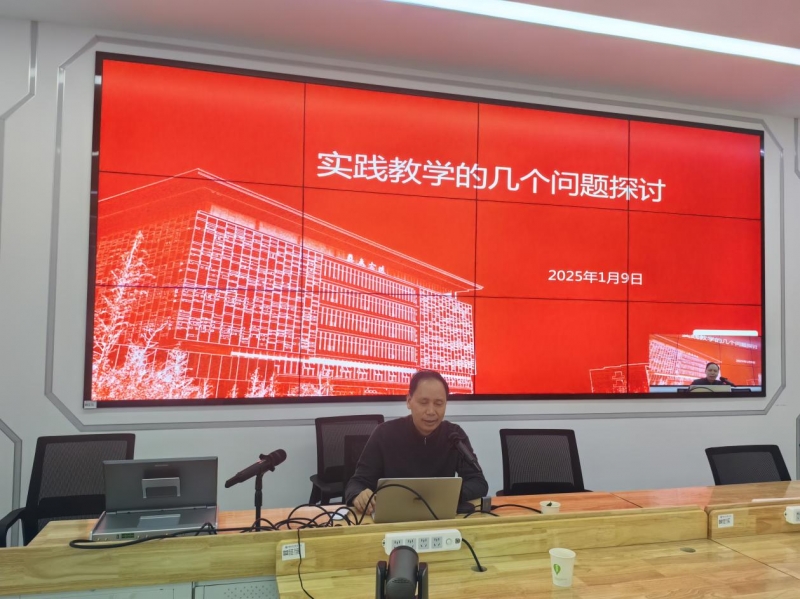 人在电视前 AI 生成的内容可能不正确。