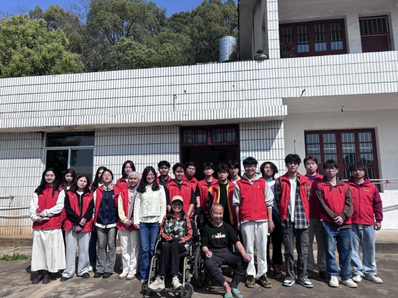 一群人站在建筑前 AI 生成的内容可能不正确。