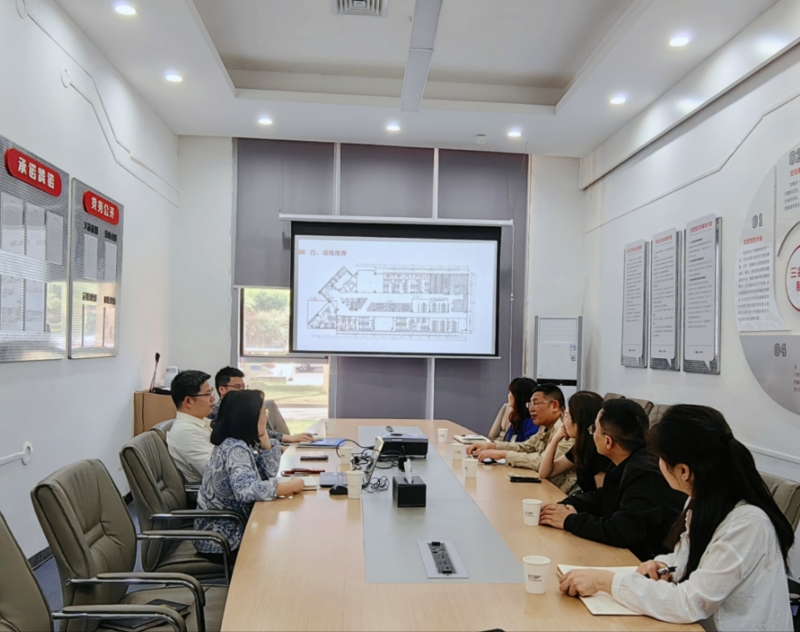 餐厅里的人们 AI 生成的内容可能不正确。