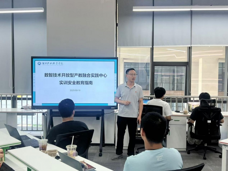 一群人站在柜台前 AI 生成的内容可能不正确。