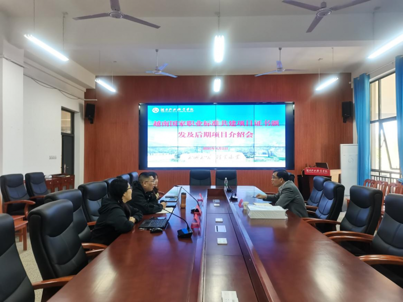 会议室里的人们 AI 生成的内容可能不正确。